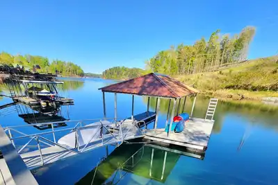 Image de New Construction! Lake Keowee Lakefront 4 bedroom/4bath house, 9 mi. to Clemson