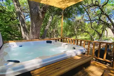 Image de Gather at Canyon Lake with a Hot Tub