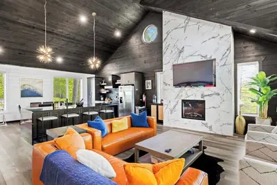 Image de Camp Wilderness – Modern Luxury Cabin w/ Private Pool, Theater & More!
