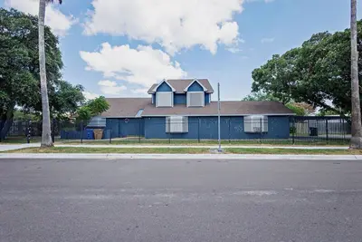 Image de Close to hospitals/shopping centers/parks/ beaches