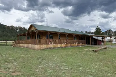 Image de Stonewall Meadows Cabin with beautiful views.
