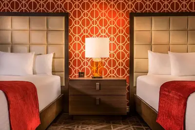 Image de Two Queen Room at a 4⭐️ Hotel