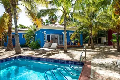 Image de Well furnished, 1 story open floor plan villa with veranda and adjacent to pool.