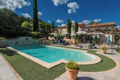 Image de Villa avec climatisation, jardin et piscine