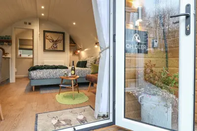 Image de Oh Deer, romantic, with hot tub in Ashbourne
