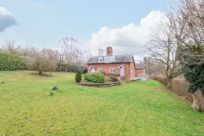 Valley Farm Cottage, family friendly, with a garden in Melton