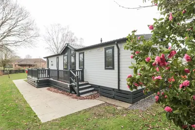 Owls Nest, pet friendly, with pool in Furzehill
