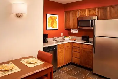 Image de Your Relaxing Getaway Awaits! Outdoor Pool, Pets Allowed, Free Breakfast!