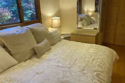 Image de Cozy Suite w/ Landscaped Yard - Mtn Views - Near Lost Lake Trails & Tennis Crts