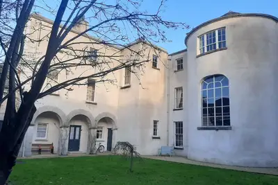 Image de 2 Bed Courtyard Apartment