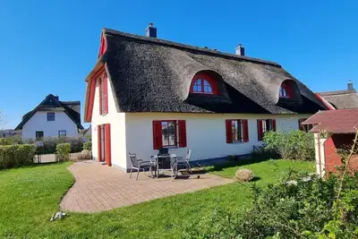 Image de Fenced semi-detached house with sea view