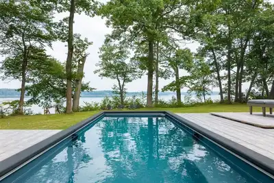 Image de Oceanview Oasis: Modern Luxury Meets Seaside Serenity at This Exclusive Coastal