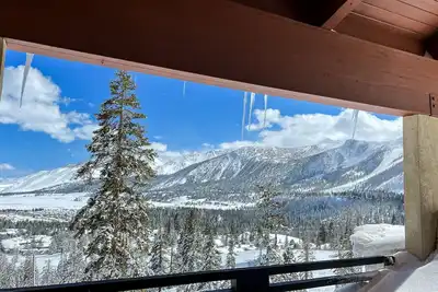 Image de Deluxe Home, Unbeatable Views! Private Gas Grill & Laundry, Near Lakes Basin