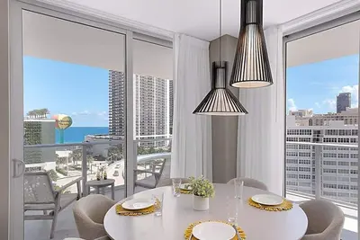 Image de Wrap Around Balcony|Insane Amenities+ Amazing Pool