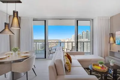 Image de High Floor with Stunning Views  Amazing Pools