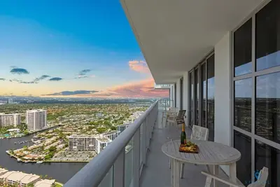 Image de Unmatched Elegance| Near Beach| Complementary Parking