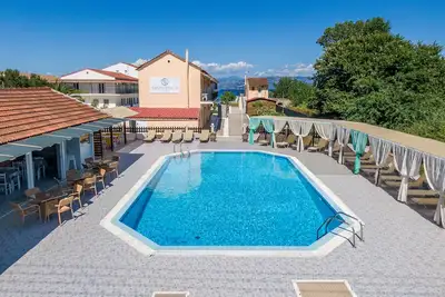 Image de Maison de vacances 'Sandy Beach House - Ground Floor' avec terrasse partagée, Wi-Fi
