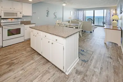 Image de 3 Br Oceanfront Condo in Garden City! Royal Garden Resort 1602
