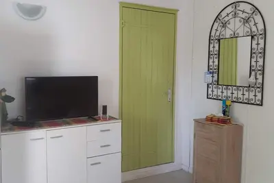 Image de Bungalow 6 places \"Hibiscus\" dans un cadre verdoyant et calme