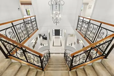Image de Space, Entertain and Relocate