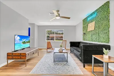 Image de Memories Fully Renovated Home with Huge Backyard!
