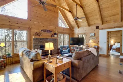 Image de Family-Friendly Jasper Cabin with Deck!