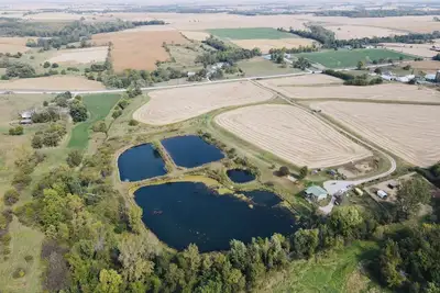 Image de Captain's Cove is a county getaway with private ponds for all of life's moments!