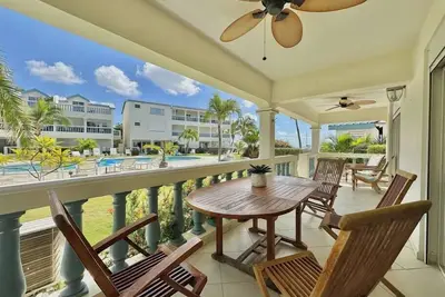 Image de Beachfront condo with pool