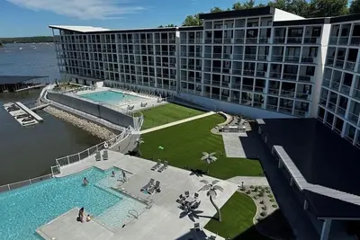 Image de New Topsider condo with 2 resort style pools! Boat slip available