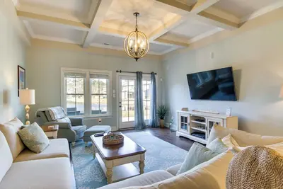 Image de Shuttle to Beach: Ocean View Home w/ Patio