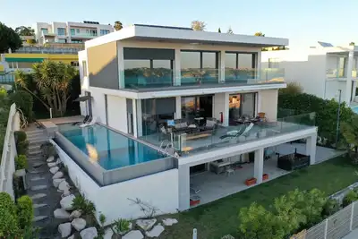 Image de Lisbon 3 floor 3 bedroom Villa, unique Sea View, Infinity Pool, Terrace, and Gym