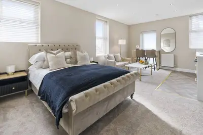Image de Apt 3 (1st Floor)-Studio-Moderne-Vue mer-Salle de bain et douche
