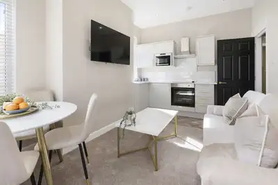 Apt 4 (1st Floor 2 bed)-Moderne-Vue ville-Appartement-Salle de bain privée sé. . .