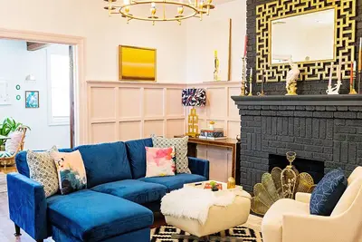 Image de A Unique 3-Bedroom Retreat with Doggie Door and Off-Street Parking