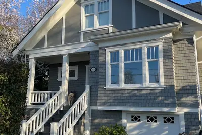 Image de Executive Classic Home in one of the best areas in Victoria.