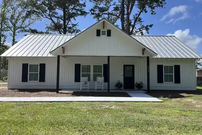 Image de Farmhouse, Smart TVs, no major Steps, accessible, sleeps 8, plenty of parking