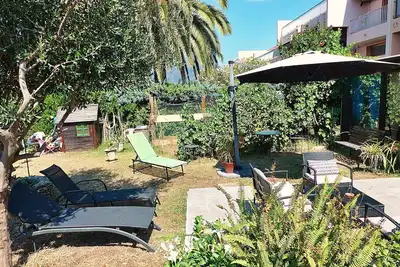 Ground floor villa 5 minutes from the beach in a quiet area.