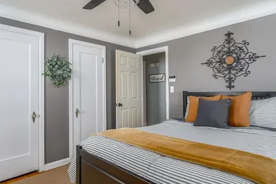 Image de 5br\/2ba Beautiful and Spacious Home in Quiet Area