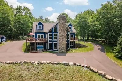 Image de New! Chubby Chipmunk: Lake Access, Fire Pit, Hot Tub, Gas Fireplace!