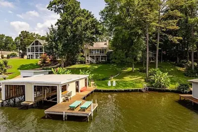 Image de Lake Sinclair Waterfront Cottage