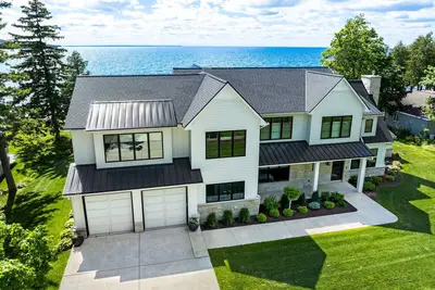 Image de Beautiful brand new home just steps away from downtown Sister Bay.