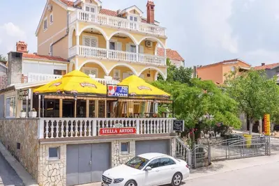 Image de Apartments Smilje i Maslina - One Bedroom Apartment with Terrace 2