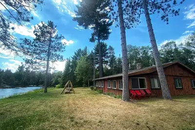 Image de Au Sable River Cottage 3 bedroom w\/ indoor fireplace