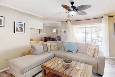 Image de Splendid condo with private beach access, heated pool, hot tub & volleyball