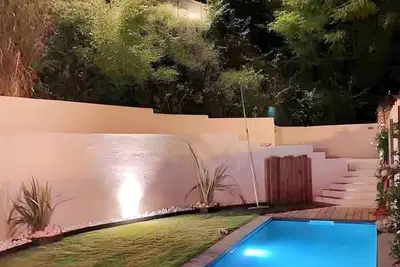 Image de Maison avec piscine entre rivières et mer