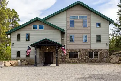 Image de The Bear Den Cubby-6Br-7Ba-Hot tub-Sleeps12-Bbq-Firepit-Mountain Views-20m 2 Ynp