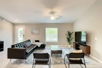 Image de New 3 Bedroom Home 15 min away from Beach!