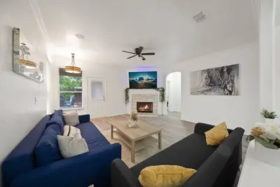 Image de Beautiful Family Home in San Antonio with King Bed