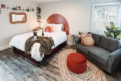 Image de Newly renovated and only a 6 minute walk from Downtown Hendersonville
