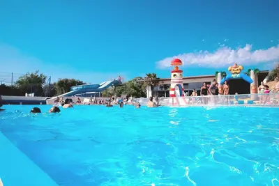 Image de Bord de mer | Mobil-home Tv | Piscine intérieure